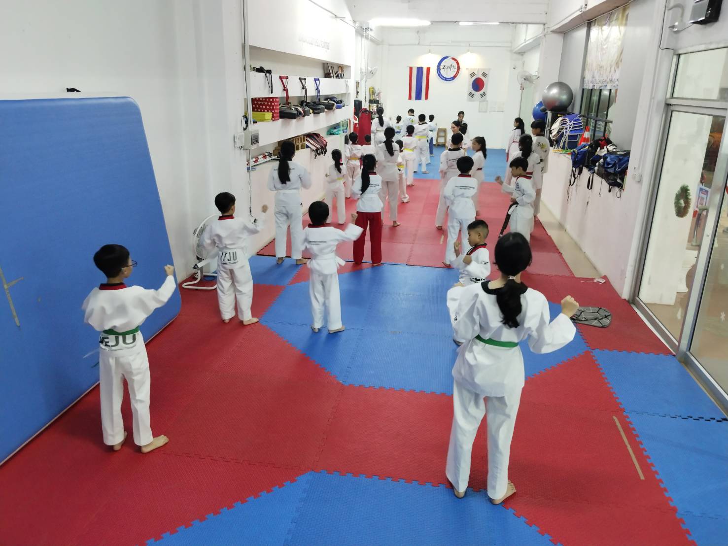 อุปกรณ์ครบครัน